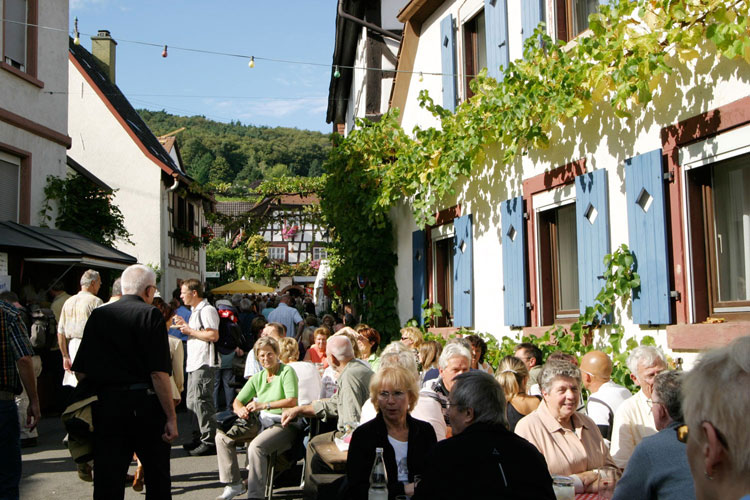 Weinfest in der Winzergasse in Gleiszellen Pfalz